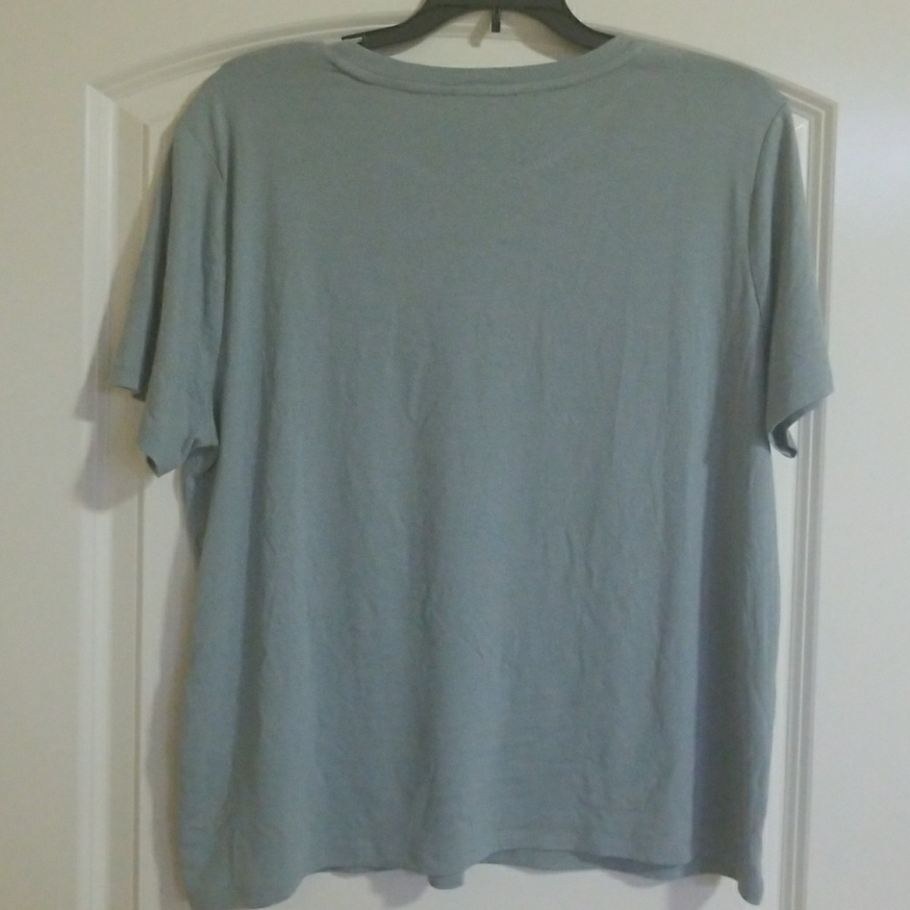 Basic Tee - Picture 5 of 6